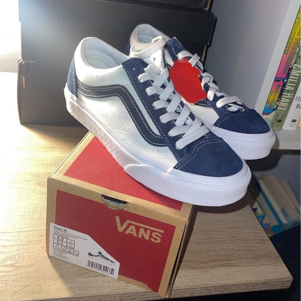 Vans size 4 men’s, 5.5 women’s